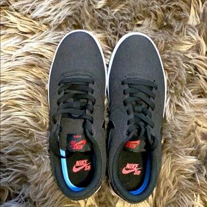 New Nike SB- 7.5